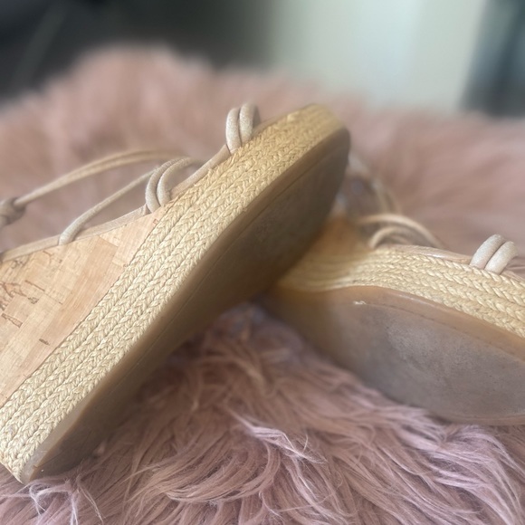 Prada - Picture 3 of 4